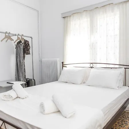 Gatis Place Naxos City